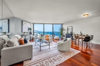 Building Photo - 531 Esplanade