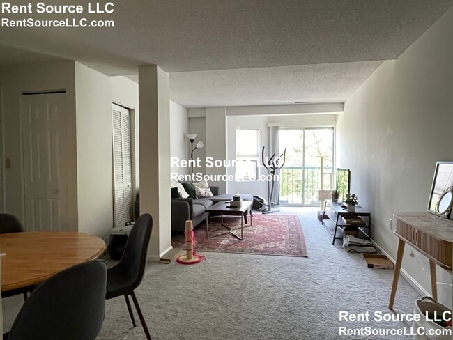 Building Photo - 175 Beacon St