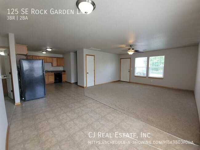 Foto del edificio - 125 SE Rock Garden Ln