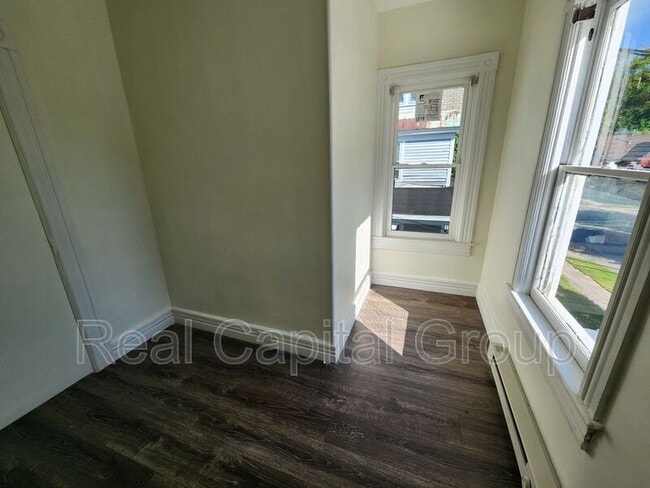 Building Photo - 76 Crandall St