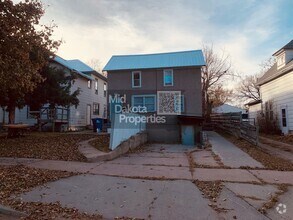 Building Photo - 719 S Edmunds St
