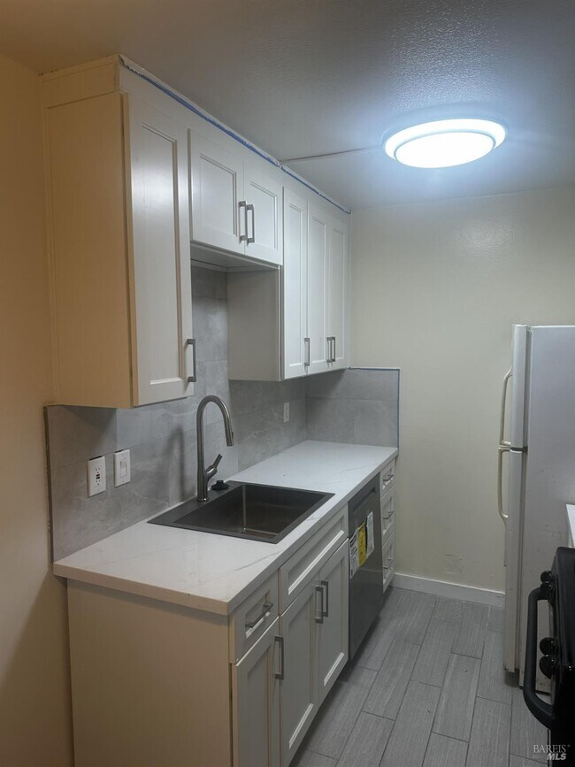 Foto del edificio - 117 Springs Rd