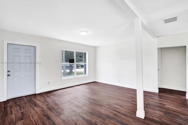 Building Photo - 3505 SW 12th Ct