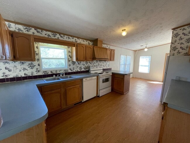 Building Photo - Oak Meadows 3-bedroom 2-bathroom house sit...