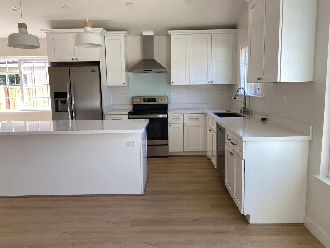 Primary Photo - 2086 La Miel Ct
