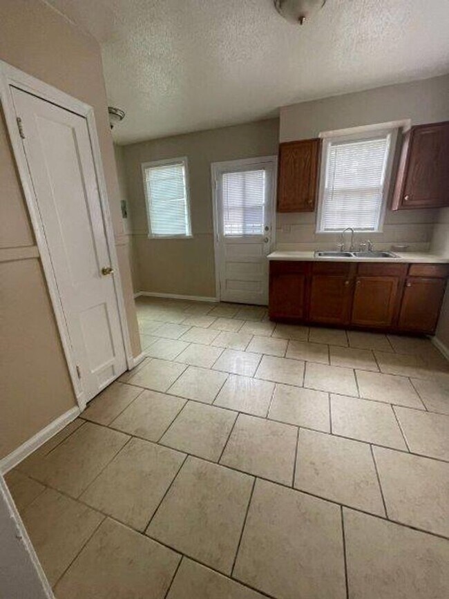 Building Photo - BELOW MARKET RENT!