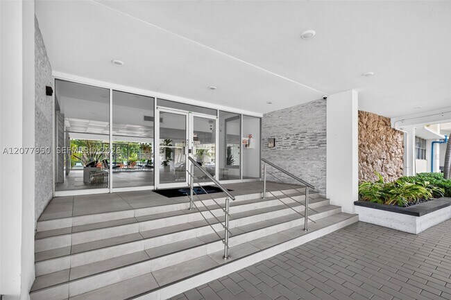 Foto del edificio - 401 Golden Isles Dr