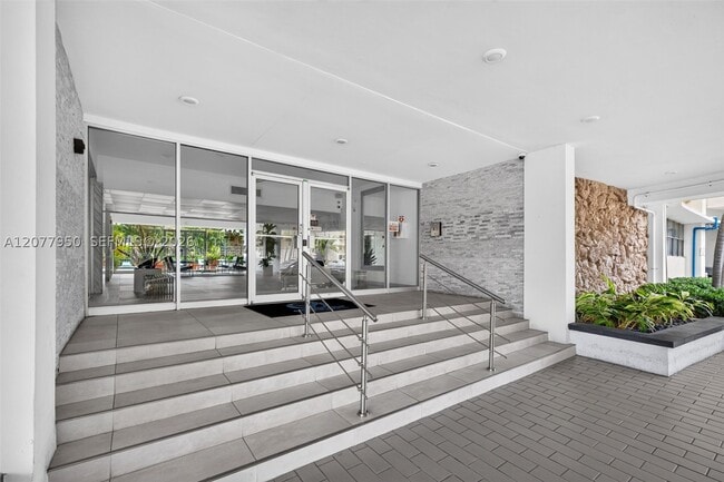 Building Photo - 401 Golden Isles Dr