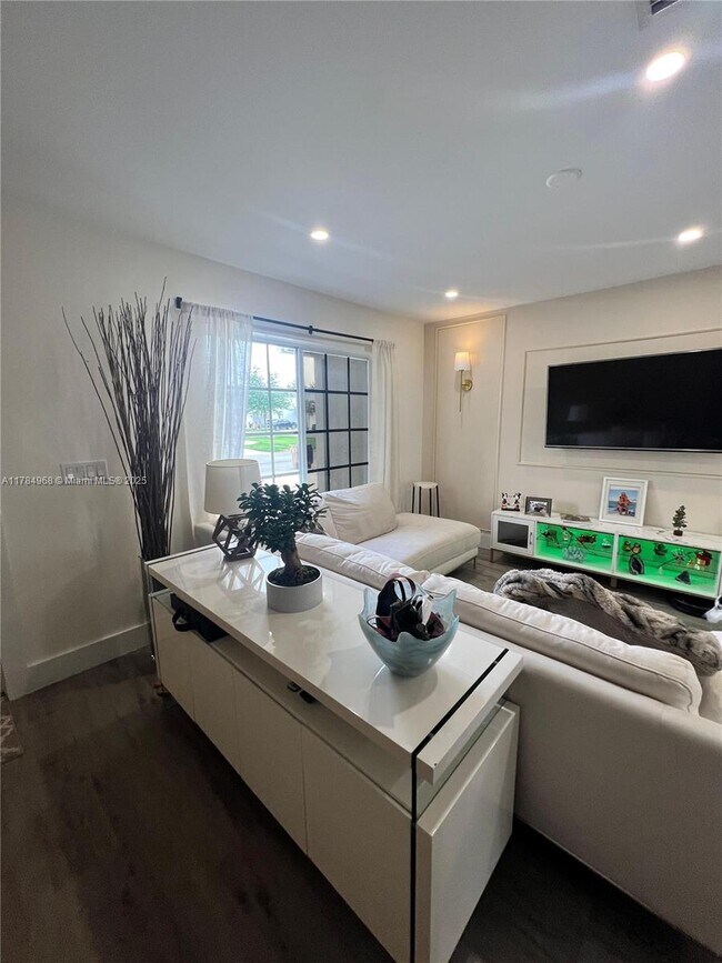 Foto del edificio - 4775 SW 14th Ct