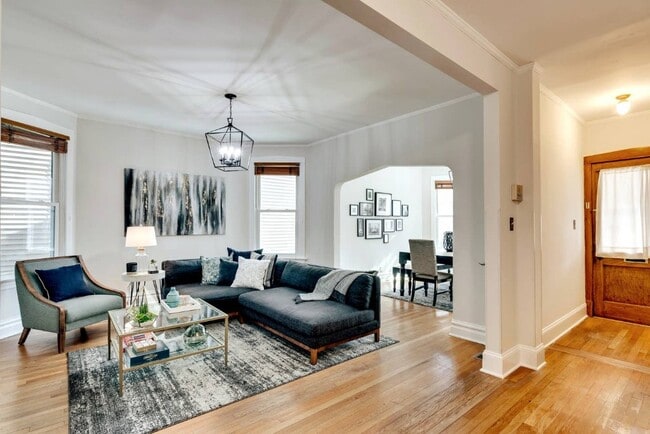 Building Photo - 2108 W Addison St