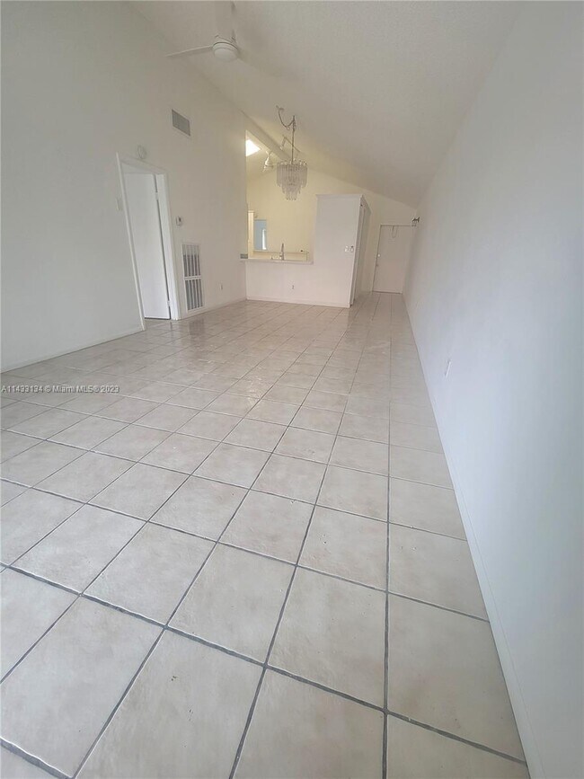 Foto del edificio - 1724 NW 73rd Ave