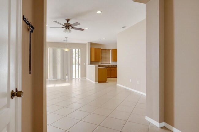 Building Photo - 307 Seminole Palms Dr