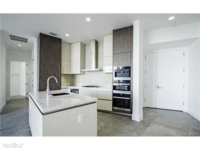 Building Photo - 2669 S Bayshore Dr
