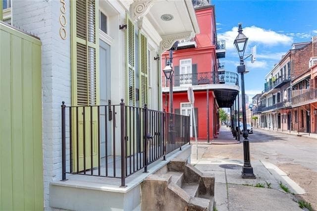 Building Photo - 1300 Chartres St