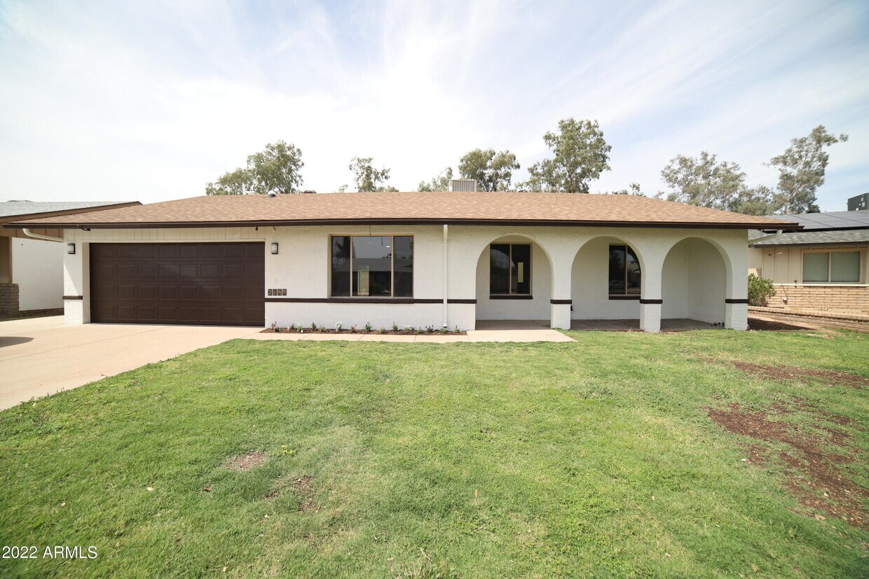 Primary Photo - 2140 E Colgate Dr