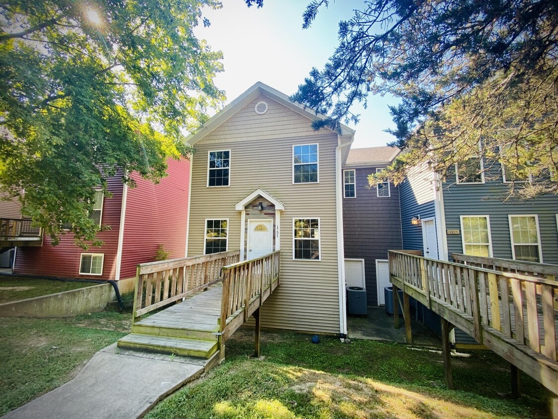 1751 Pemiscot St, Cape Girardeau, MO 63701 Townhome Rentals in Cape