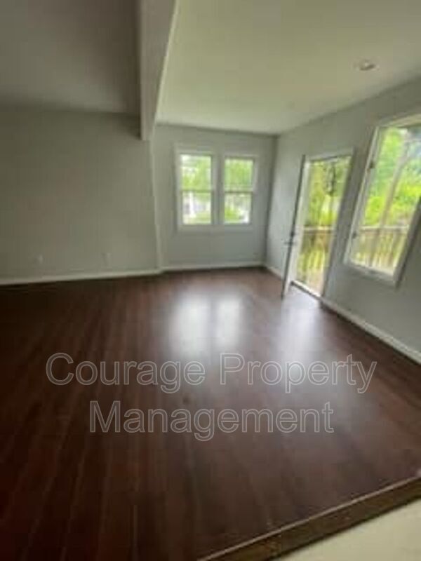 Foto del edificio - 560 Thompson St