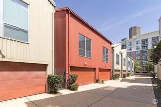 Building Photo - 823 Saulnier St