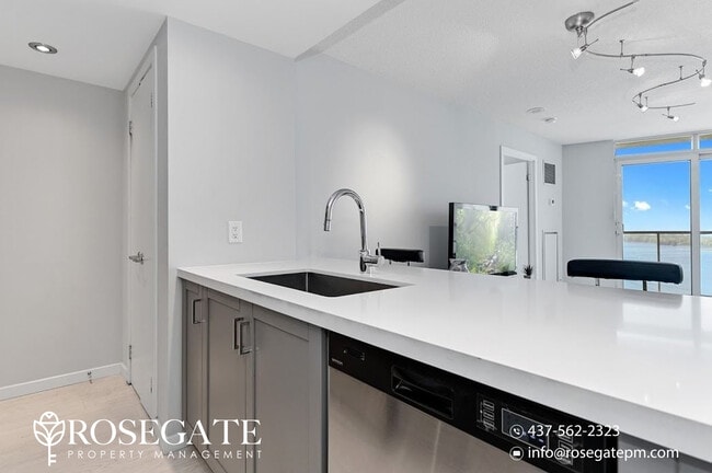 Building Photo - Partly Furnished 1-Bedroom Condo with All Utilities Included – Toronto Waterfront