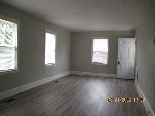 Building Photo - 2223 Ireland Dr