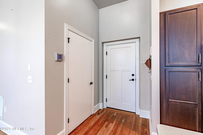 Foto del edificio - 2525 College St