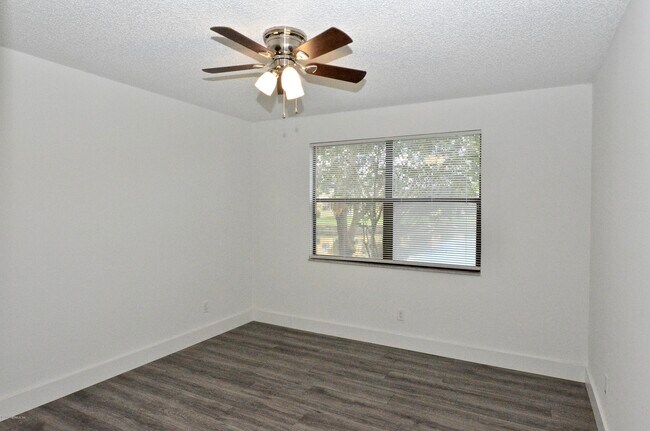 Building Photo - 650 W Pope Rd