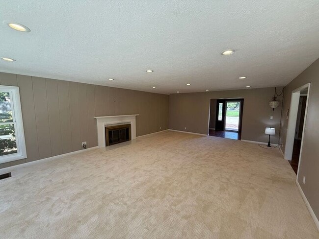 Building Photo - 4135 Rivercrest Dr N