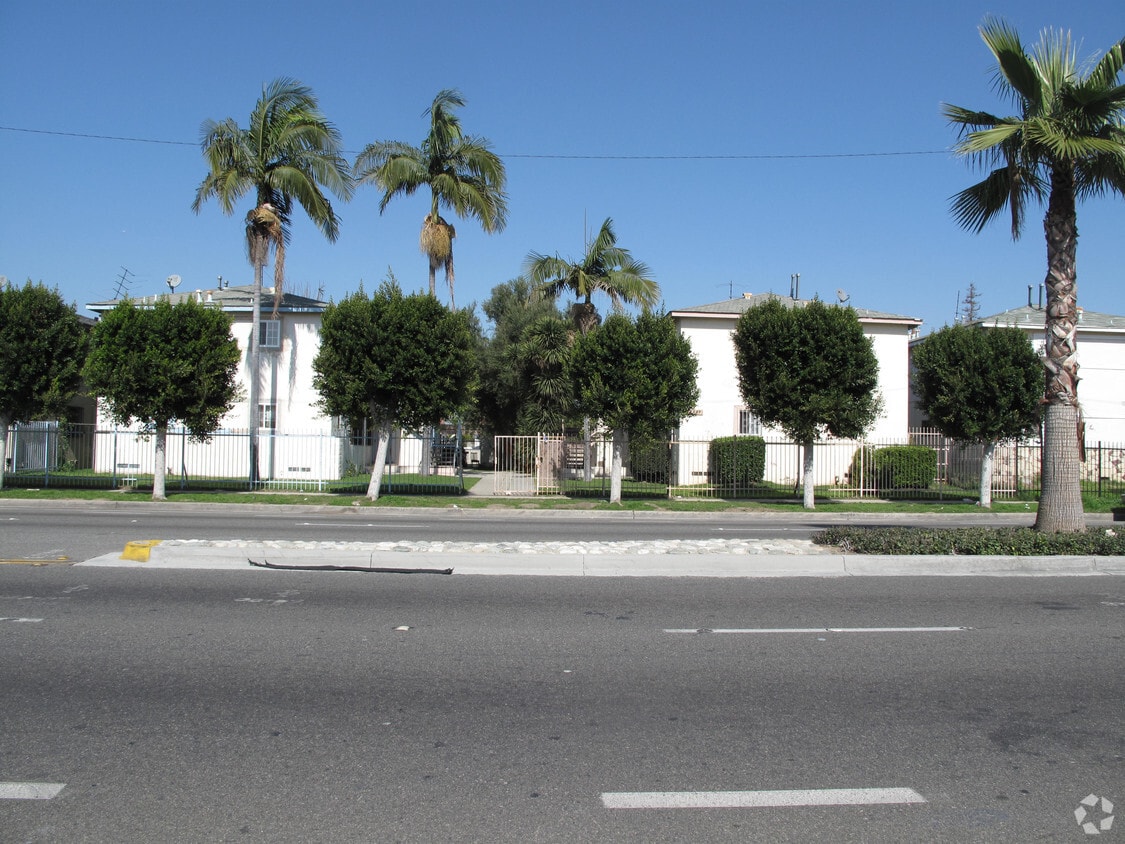 Foto del edificio - 2019 E Alondra Blvd