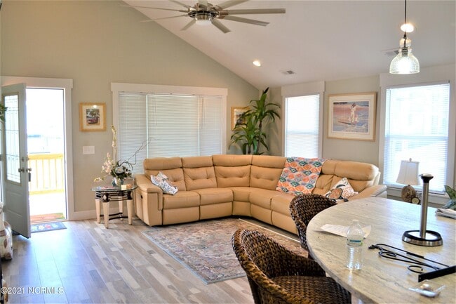 Building Photo - 504 Canal Dr