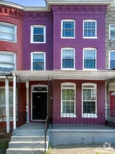 Building Photo - 2851 W North Ave
