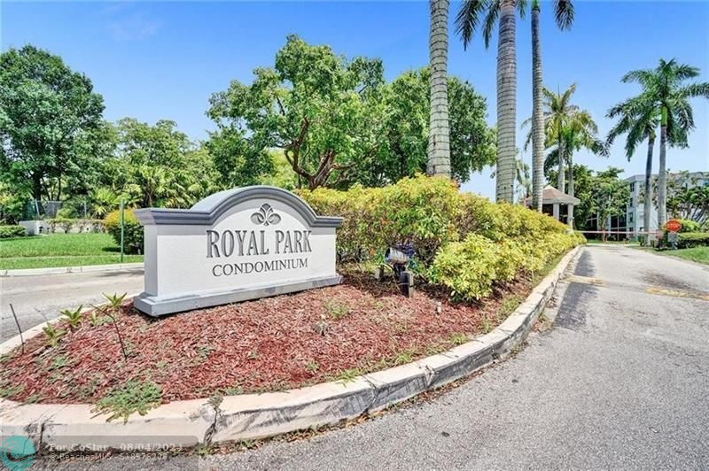Primary Photo - 116 Royal Pk Dr