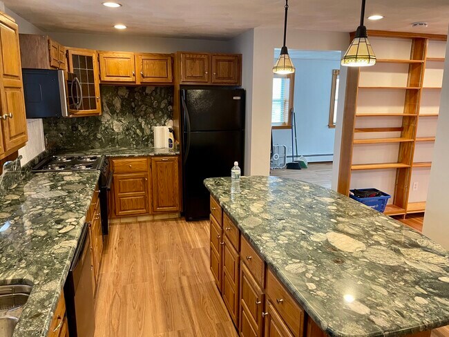 Building Photo - 84 G St