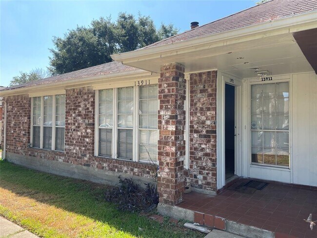Foto del edificio - 13911 Cravenridge Dr