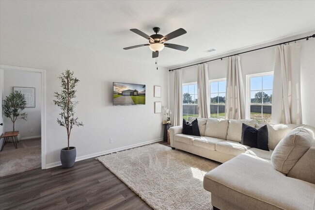 Building Photo - AVAILABLE JULY 2025 [PET FRIENDLY]