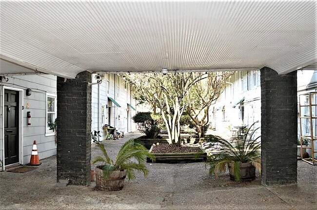 Foto del edificio - 5108 Bayard Ln