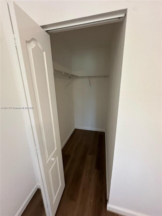 Foto del edificio - $3,100MONTHLY;20901 NW 14TH PL #847 MIAMI ...