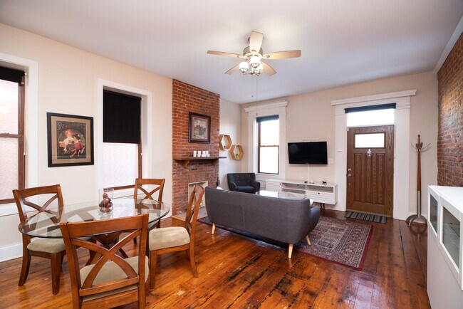 Foto del edificio - 109 E 8th St