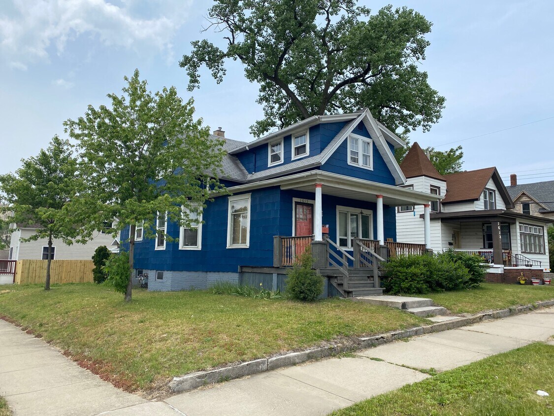 Primary Photo - 1615 Washington St