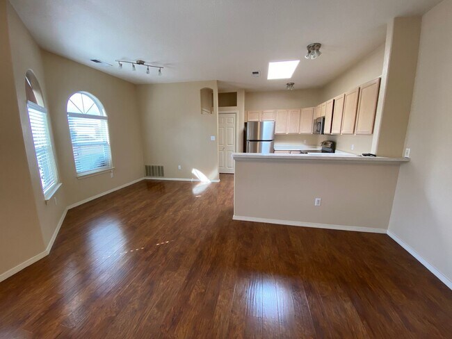 Building Photo - 2 Bedroom, 2 Bathroom Townhome near Montgo...