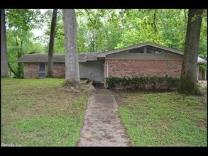 Building Photo - 9115 Byron Dr