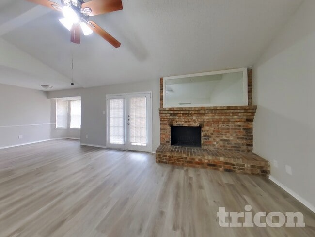 Building Photo - 6212 Douglas Dr