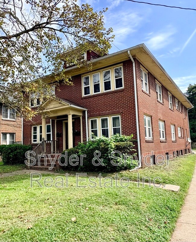 Building Photo - 689 Schiller Ave