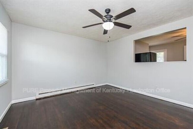 Foto del edificio - 1462 Stephen Foster Dr