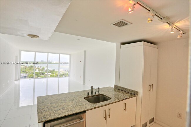 Building Photo - 10275 Collins Ave