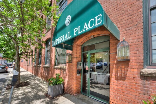 Building Photo - 18 Imperial Pl