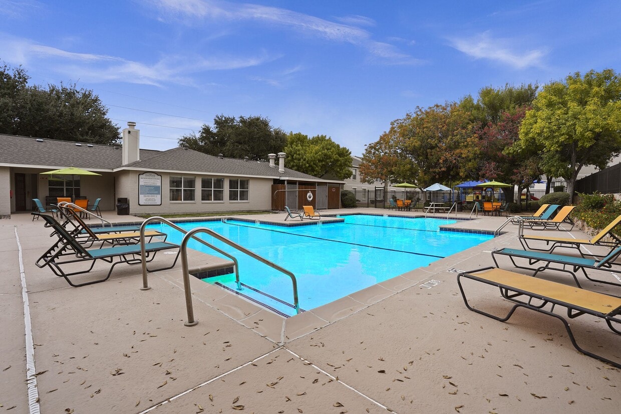 Primary Photo - Phoenix Apts.