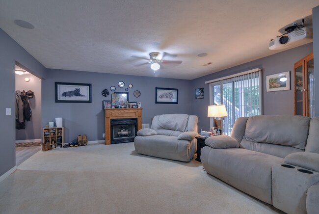 Building Photo - 4 bedroom/3 bathroom coming soon to Mount ...