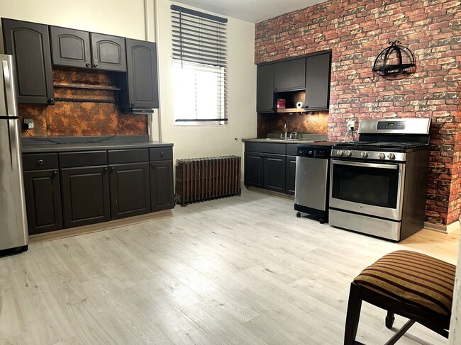 Foto del edificio - 4611 Friendship Ave