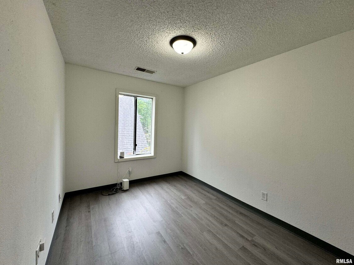 Foto del edificio - 619 S Walnut St