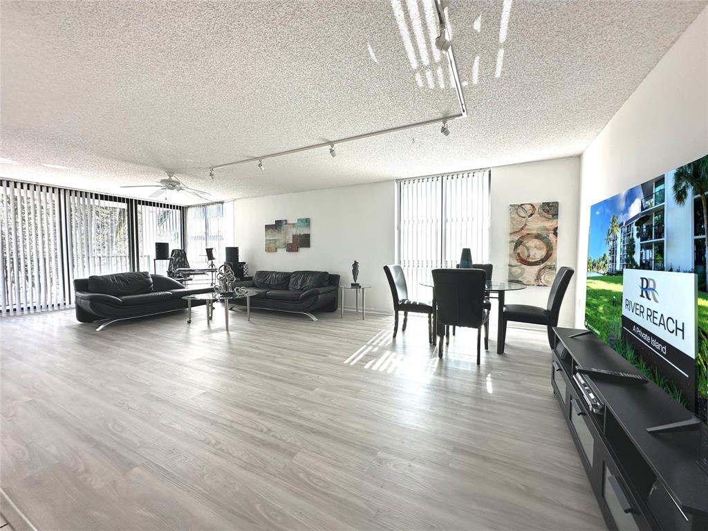 Foto principal - 1201 River Reach Dr